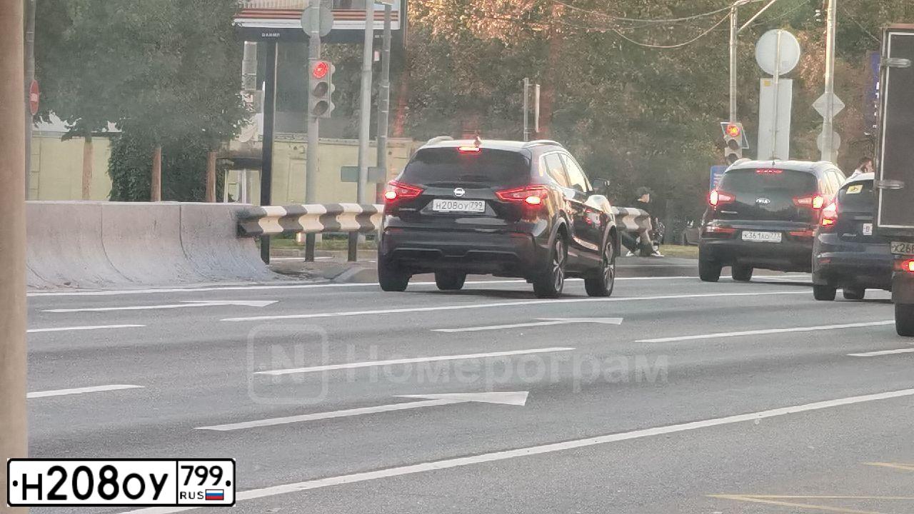 Фото автомобиля NISSAN QASHQAI, 2019 — госномер Н208ОУ799. Цвет: ЧЕРНЫЙ