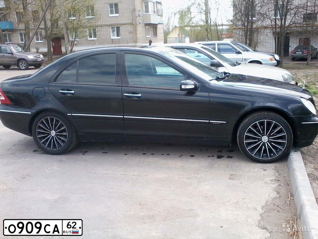 Фото автомобиля MERCEDES C-KLASSE, 2002 — госномер О909СА62. Цвет: ЧЕРНЫЙ