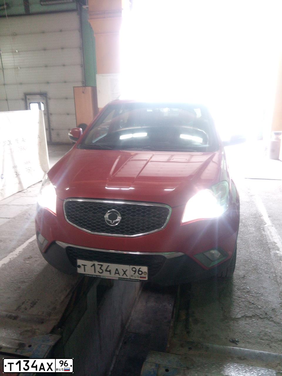 Фото автомобиля SSANGYONG ACTYON, 2011 — госномер Т134АХ96. Цвет: Красный