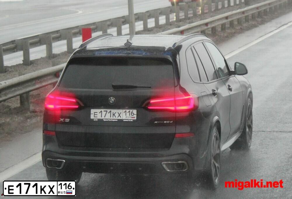 Фото автомобиля LEXUS S RX, 2008 — госномер Е171КХ116. Цвет: ЧЕРНЫЙ