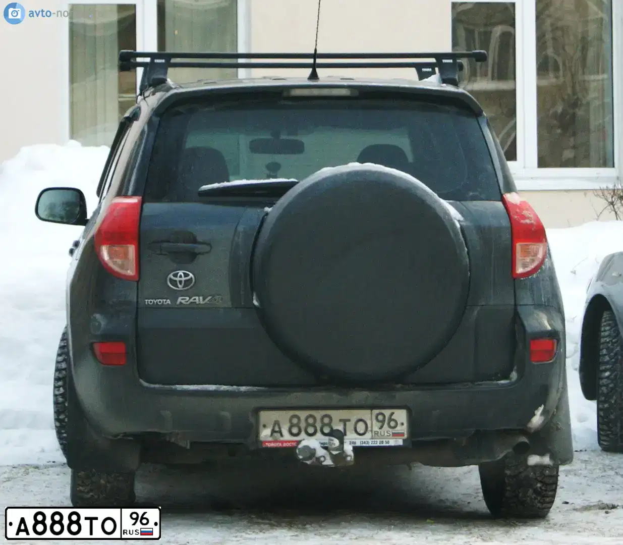 Фото автомобиля TOYOTA RAV4, 2011 — госномер А888ТО96. Цвет: СЕРЫЙ