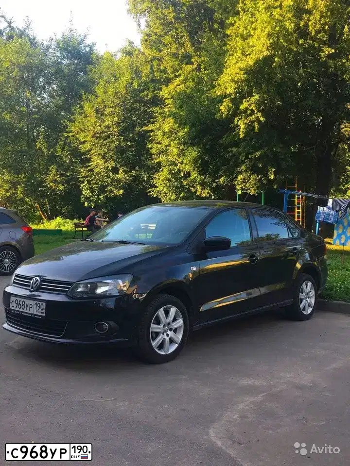 Фото автомобиля VOLKSWAGEN POLO, 2013 — госномер С968УР190. Цвет: ЧЕРНЫЙ