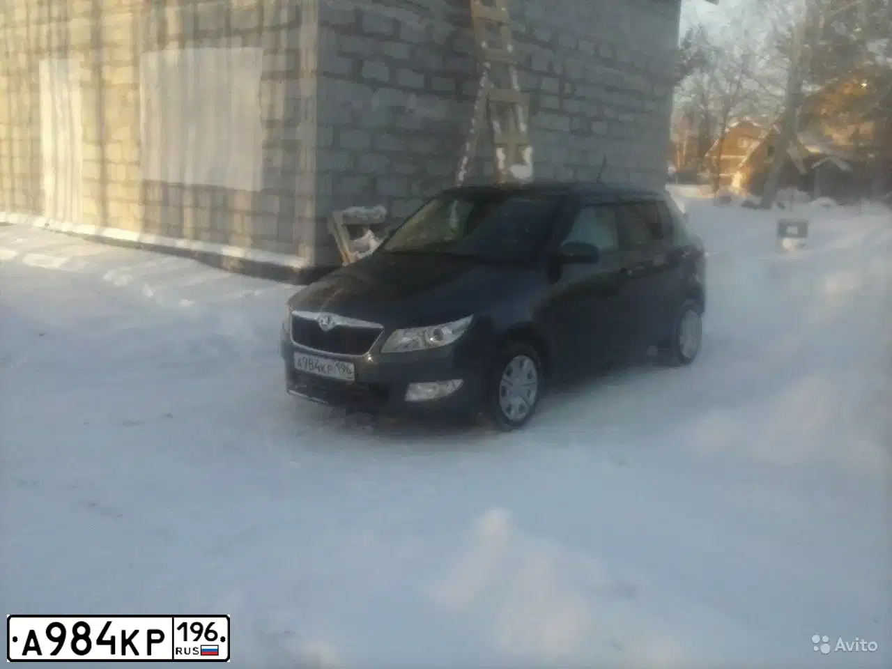 Фото автомобиля SKODA FABIA, 2013 — госномер А984КР196. Цвет: ТЕМНО-СЕРЫЙ