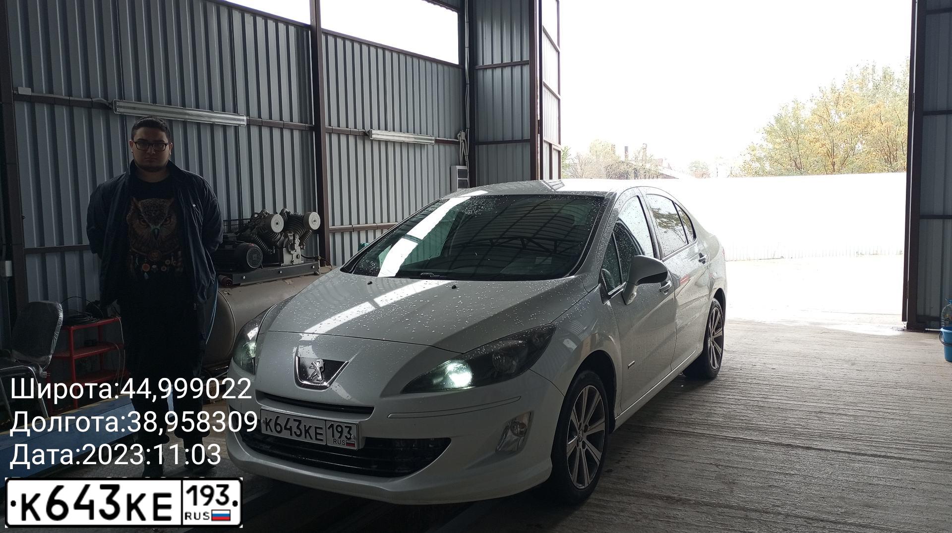 Фото автомобиля PEUGEOT 408, 2013 — госномер Е828МХ123. Цвет: Белый