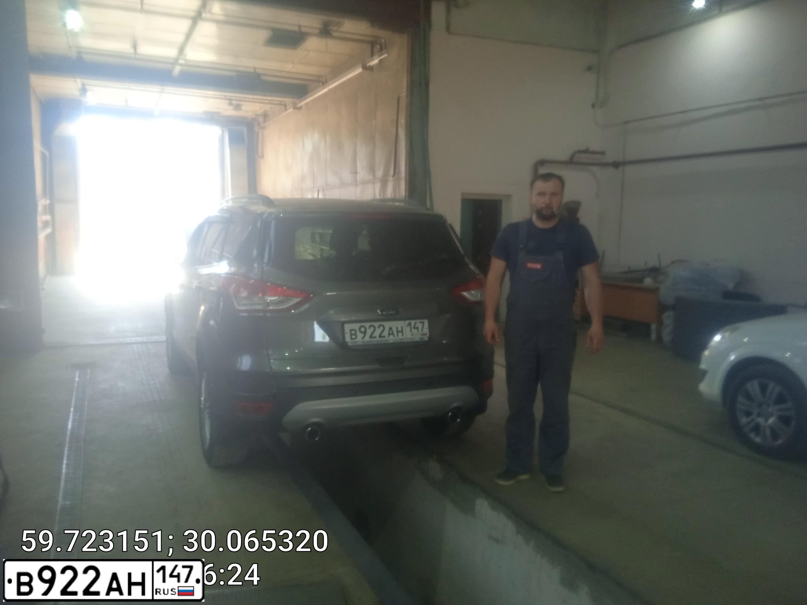 Фото автомобиля FORD KUGA, 2014 — госномер В922АН147. Цвет: Серый