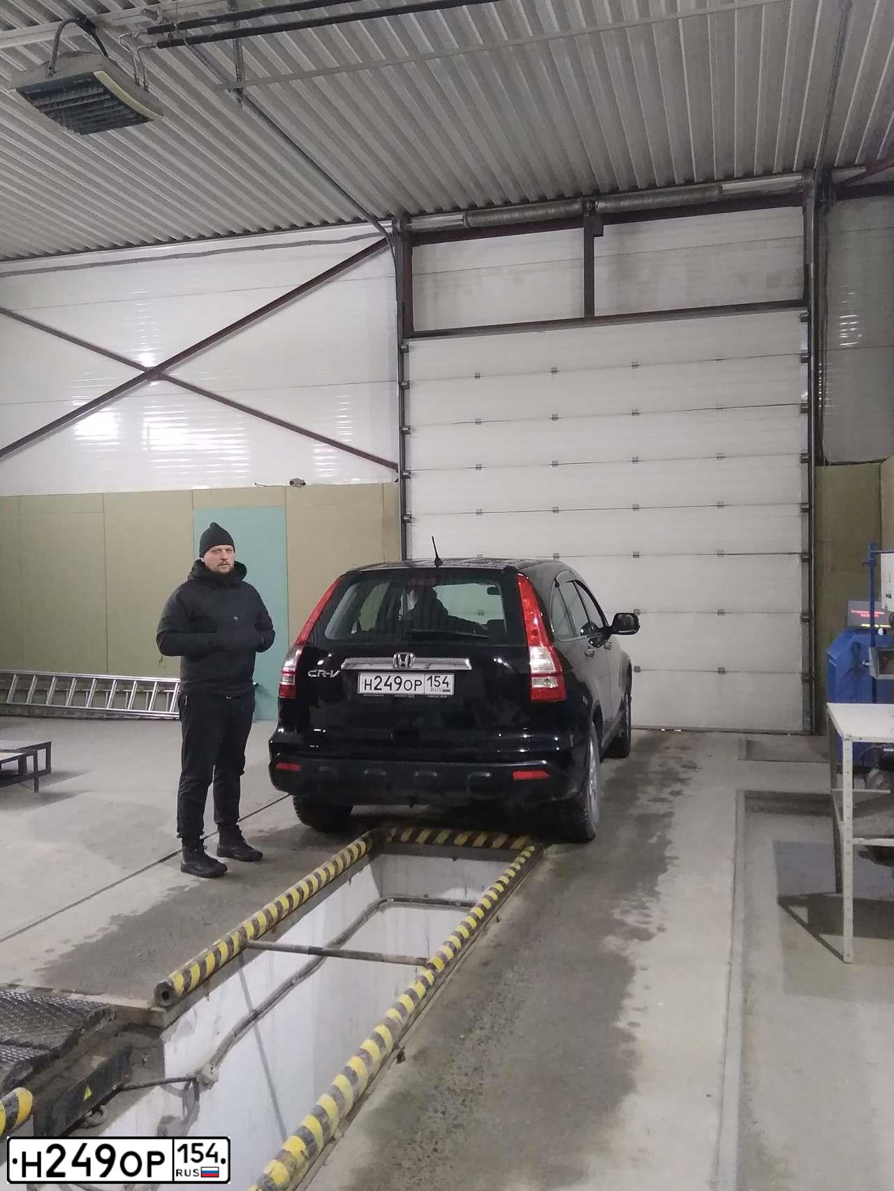 Фото автомобиля HONDA CR-V, 2008 — госномер Н249ОР154. Цвет: ЧЕРНЫЙ