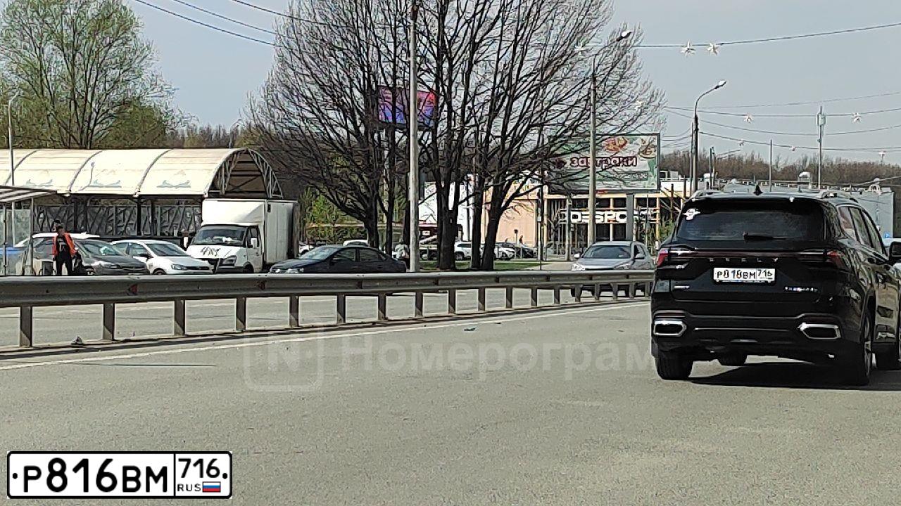 Фото автомобиля CHEVROLET AVEO, 2007 — госномер Р816ВМ716. Цвет: Серебристый
