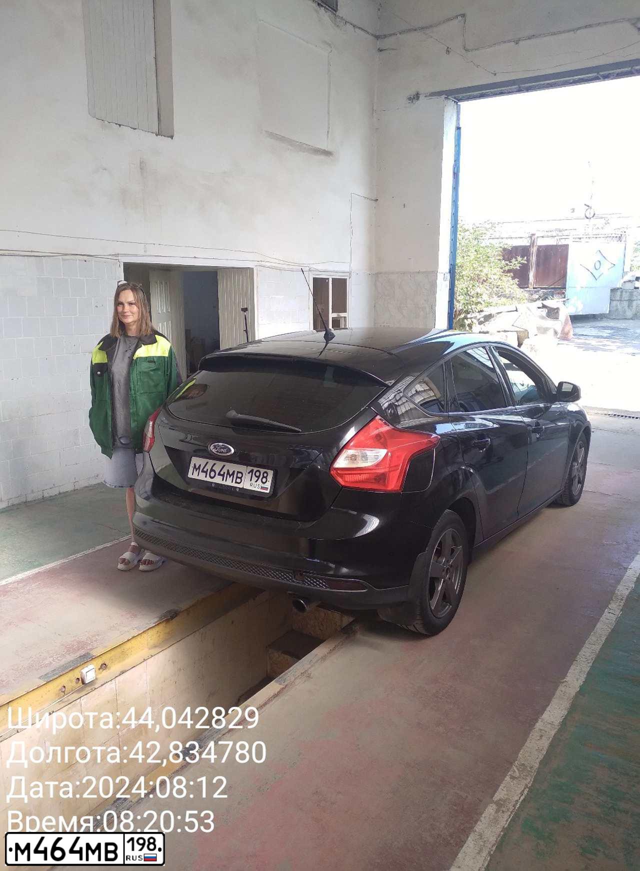 Фото автомобиля FORD FOCUS, 2012 — госномер Р744ЕЕ126. Цвет: ЧЕРНЫЙ
