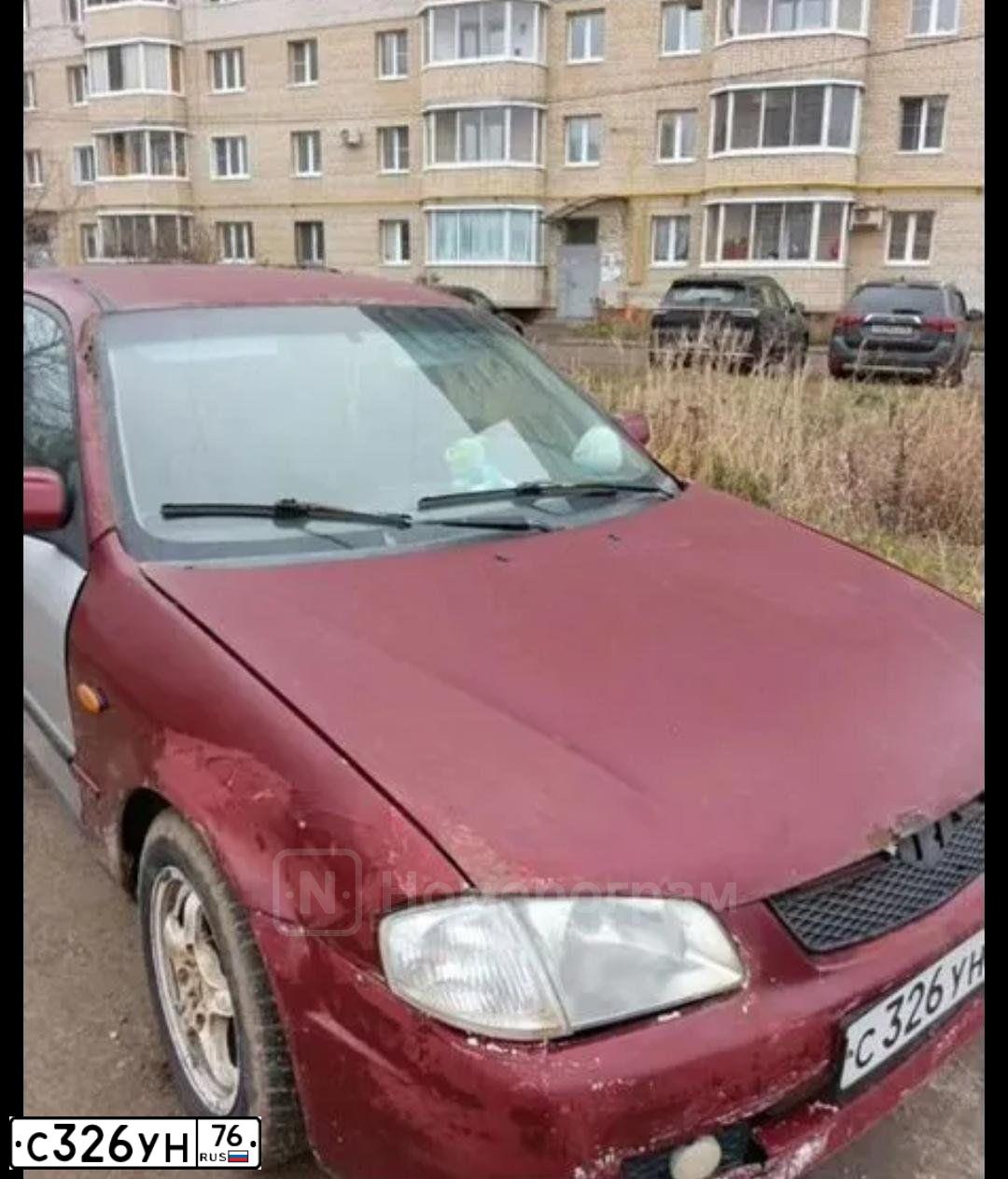 Фото автомобиля MAZDA 323, 1998 — госномер С326УН76. Цвет: КРАСНЫЙ