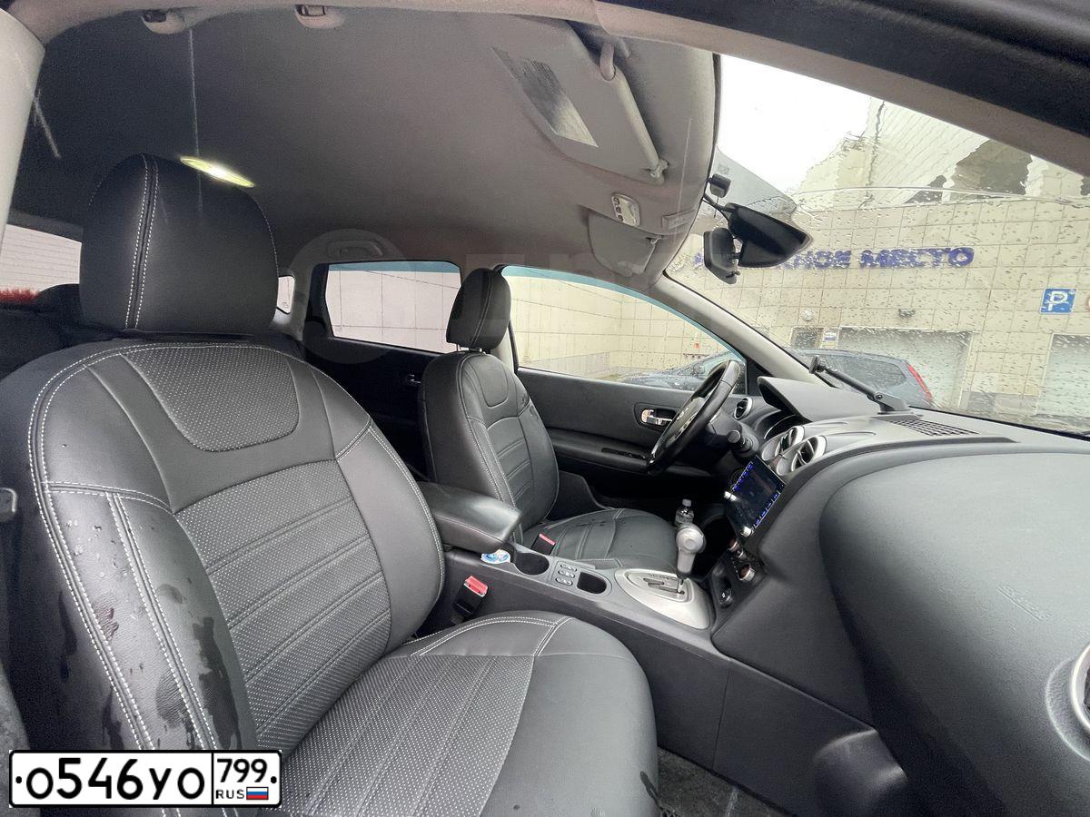 Фото автомобиля NISSAN QASHQAI, 2011 — госномер Р795ХВ196. Цвет: Серый
