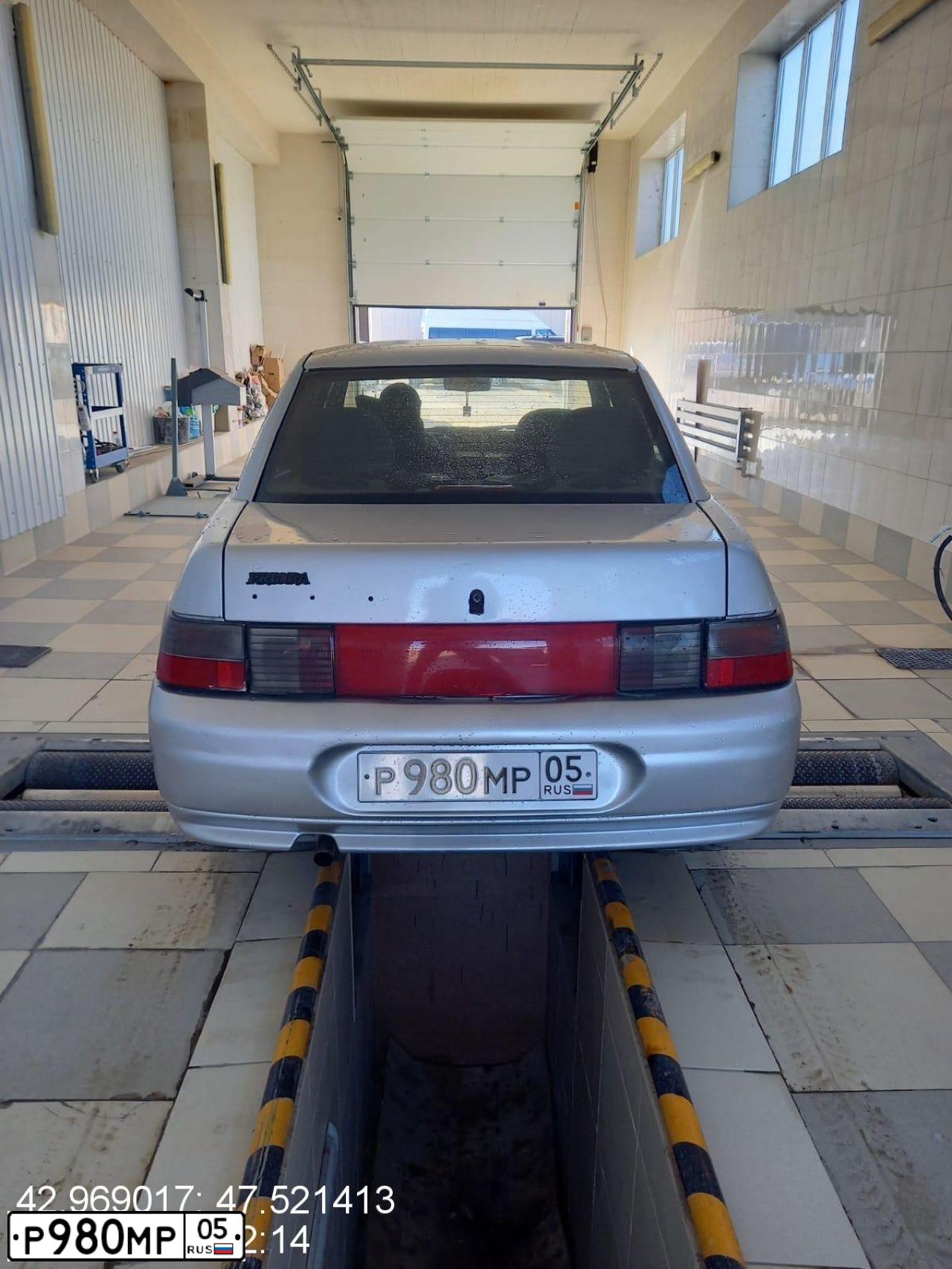 Фото автомобиля LADA 2110, 2003 — госномер Р980МР05. Цвет: СВЕТЛО-СЕРЕБРИСТЫЙ МЕТАЛЛ