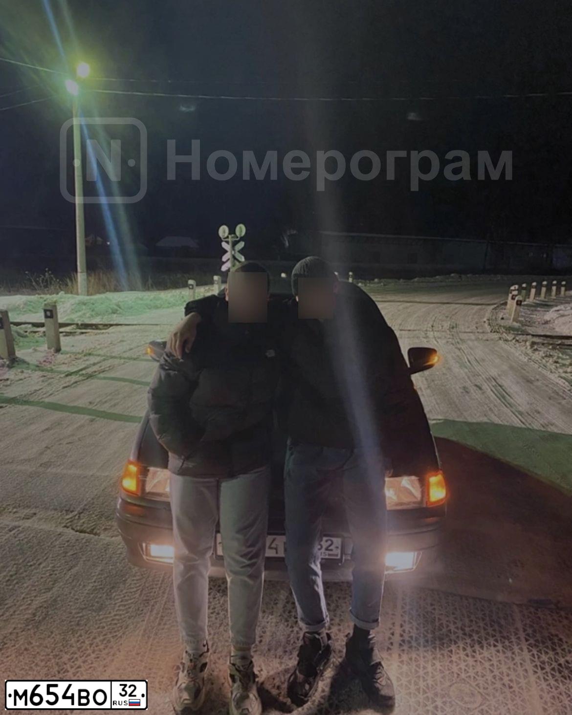 Фото автомобиля LADA 2114 SAMARA, 2011 — госномер М654ВО32. Цвет: СРЕДНИЙ СЕРО-ЗЕЛЕНЫЙ МЕТ