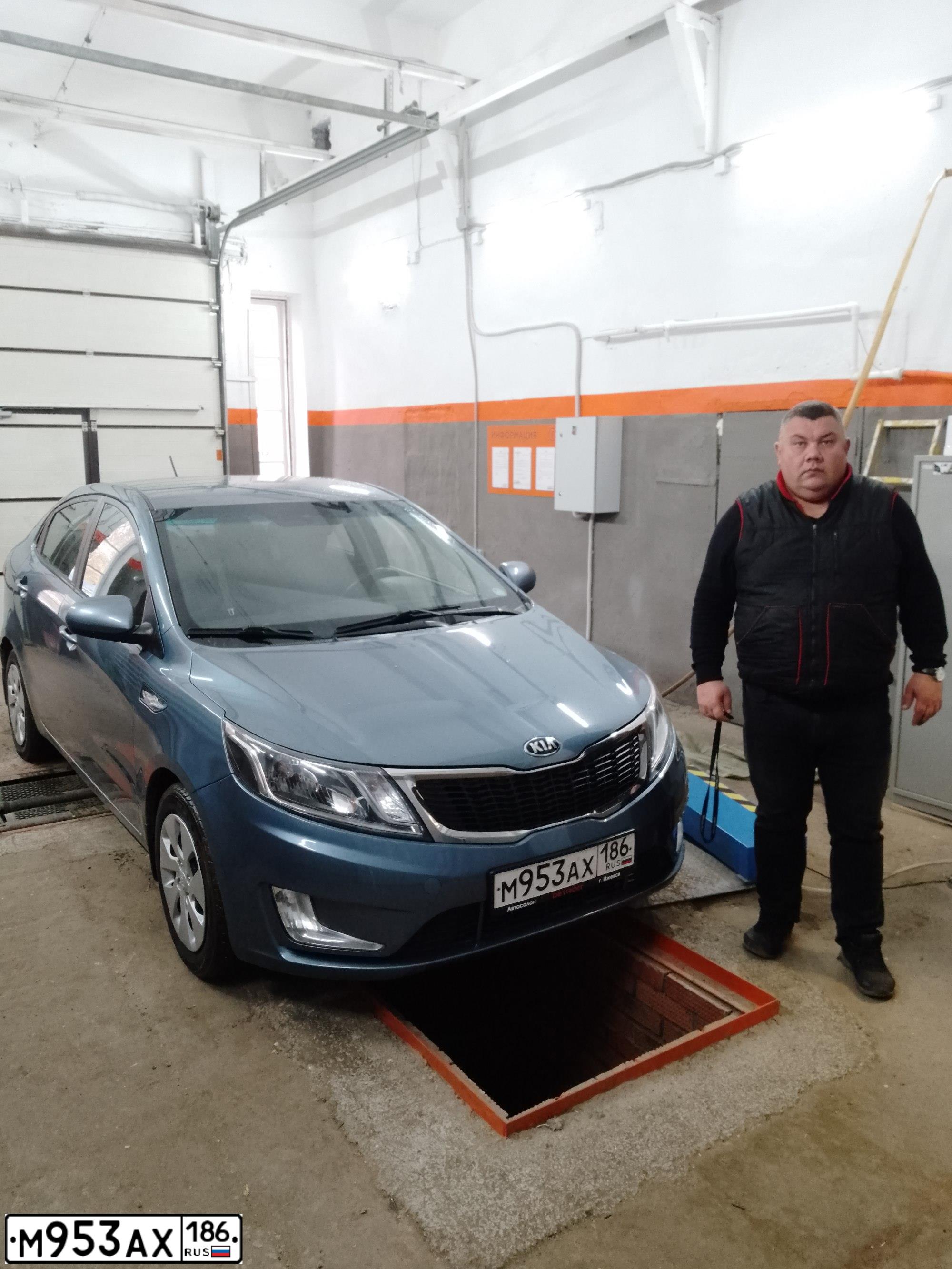 Фото автомобиля KIA RIO, 2013 — госномер Р576СК795. Цвет: голубой