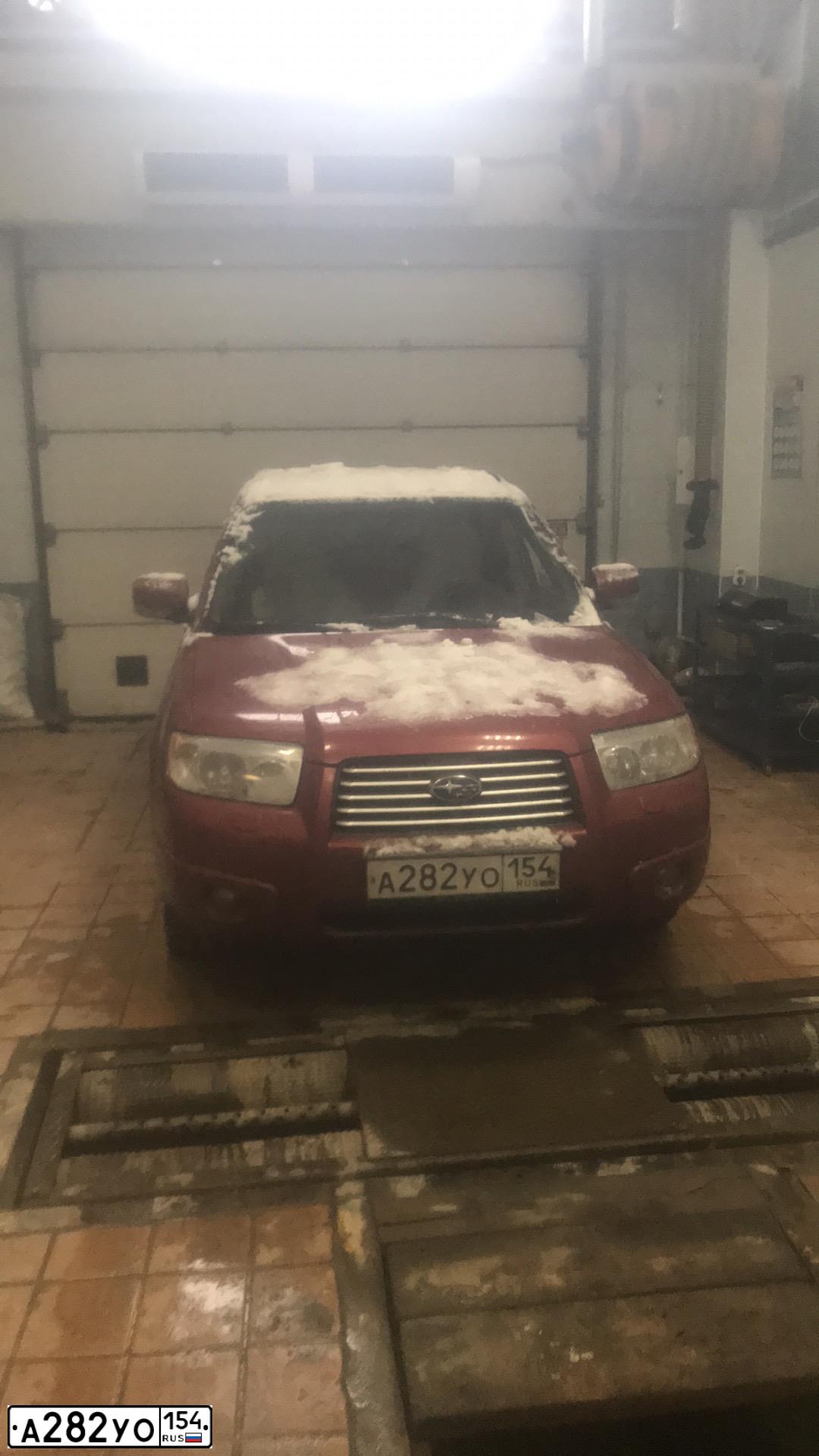 Фото автомобиля SUBARU FORESTER, 2006 — госномер А282УО154. Цвет: ВИШНЕВЫЙ