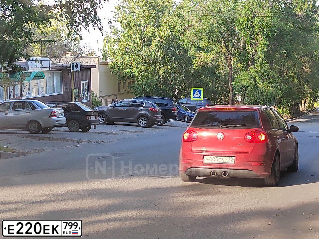 Фото автомобиля HYUNDAI I40, 2017 — госномер Е220ЕК799. Цвет: БЕЛЫЙ