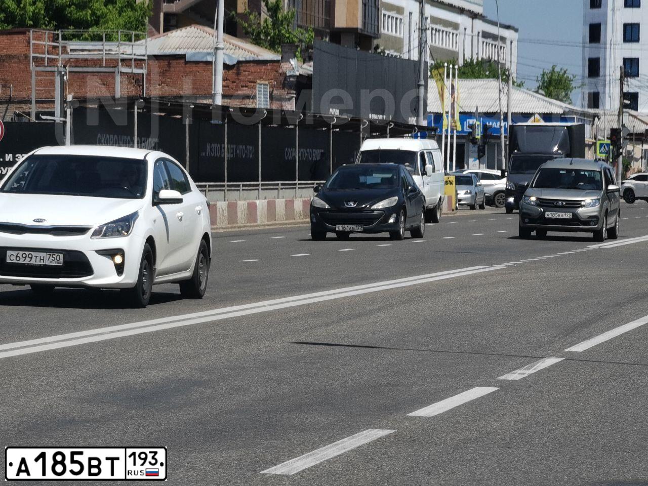 Фото автомобиля TOYOTA CAMRY, 2018 — госномер А185ВТ193. Цвет: ЧЕРНЫЙ МЕТАЛЛИК