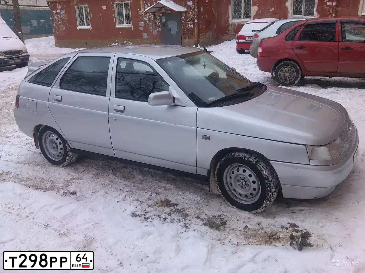 Фото автомобиля LADA 2112 LADA, 2004 — госномер Т298РР64. Цвет: СВЕТЛО-СЕРЕБРИСТЫЙ  МЕТАЛЛИК