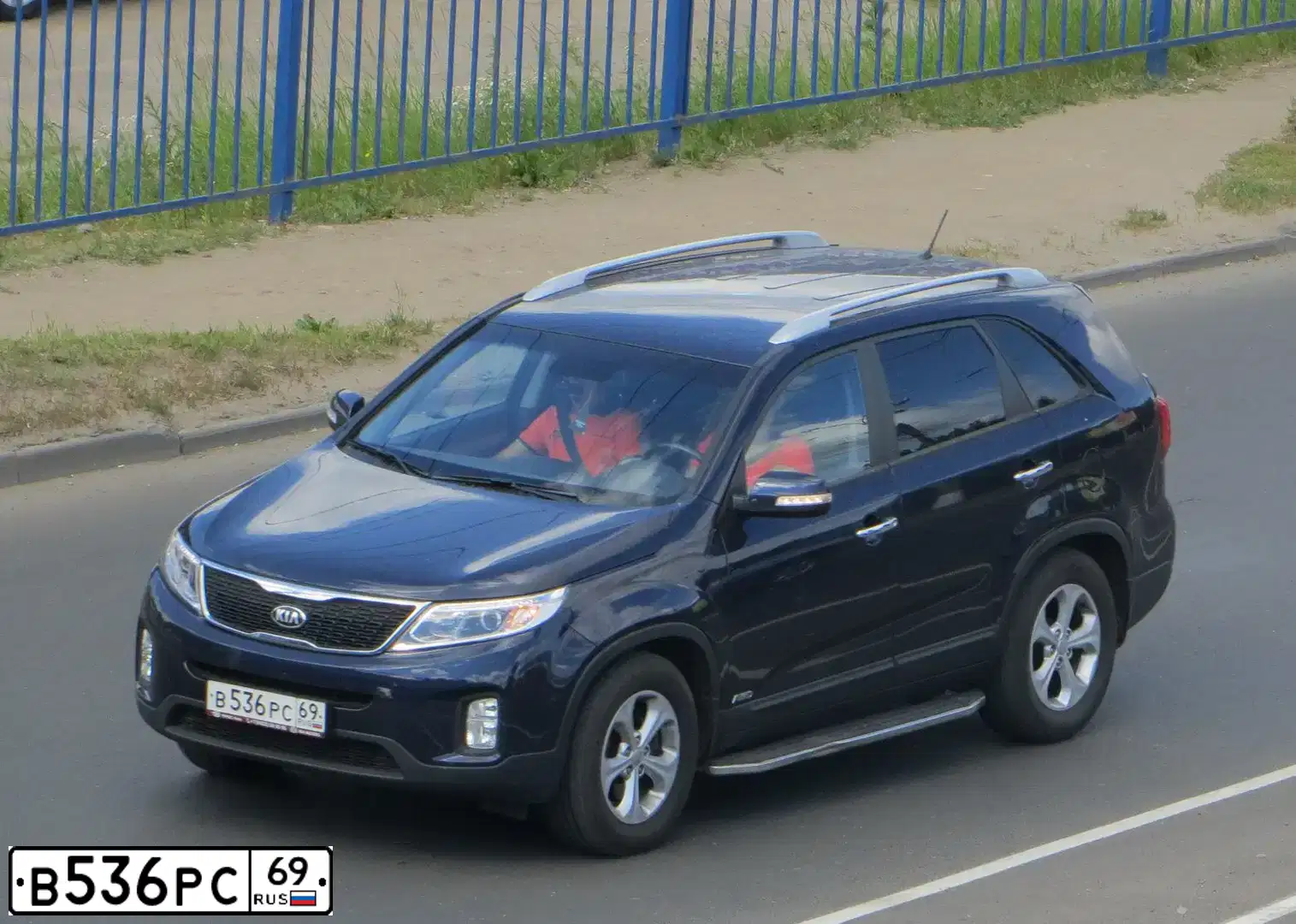 Фото автомобиля KIA SORENTO, 2014 — госномер С499УВ69. Цвет: синий