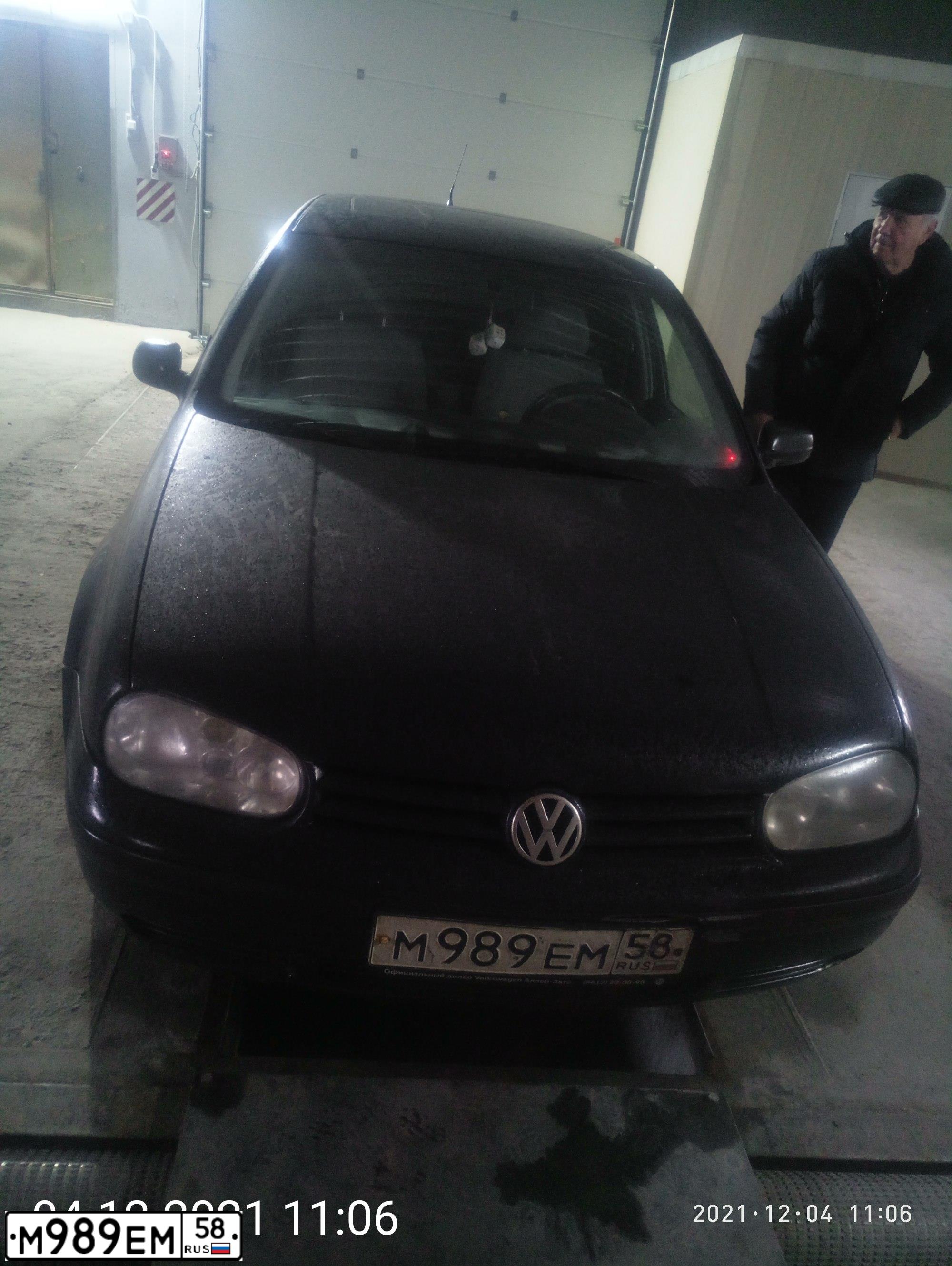 Фото автомобиля VOLKSWAGEN POLO, 2012 — госномер М989ЕМ58. Цвет: СЕРЕБРИСТЫЙ