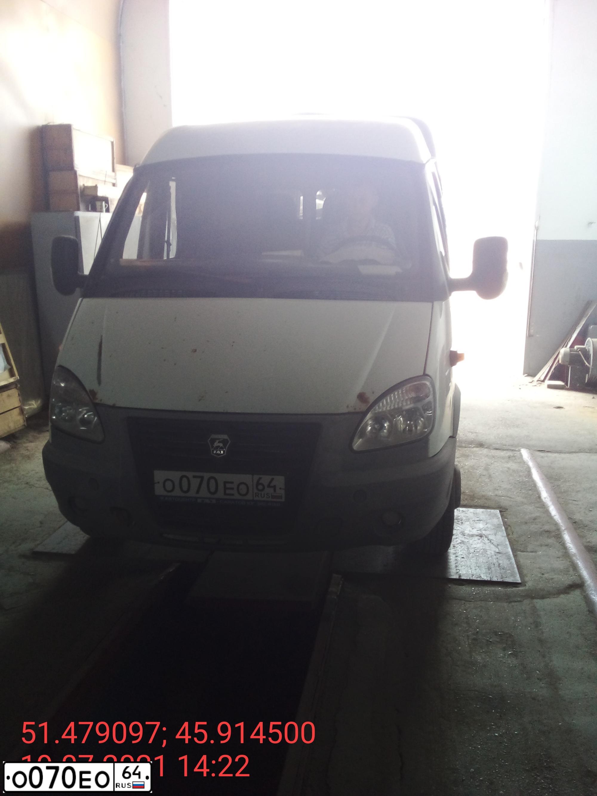 Фото автомобиля FORD FIESTA / ASPIRE, 2006 — госномер Х579СМ64. Цвет: СЕРЕБРИСТЫЙ