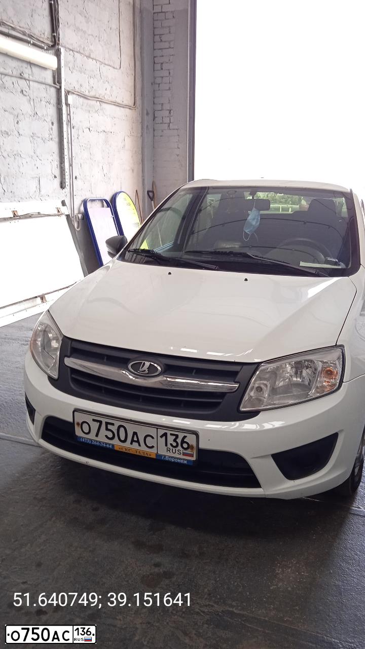 Фото автомобиля LADA 2190 GRANTA, 2017 — госномер О750АС136. Цвет: БЕЛЫЙ