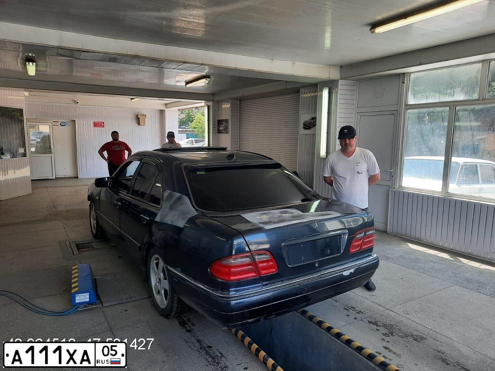 Фото автомобиля MERCEDES S-KLASSE, 1997 — госномер А111ХА05. Цвет: БЕЛЫЙ