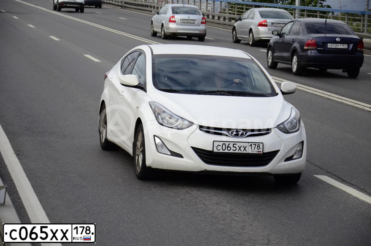 Фото автомобиля HYUNDAI ELANTRA, 2013 — госномер С065ХХ178. Цвет: БЕЛЫЙ