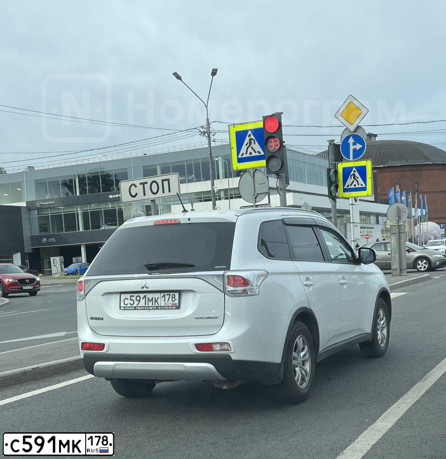 Фото автомобиля MITSUBISHI OUTLANDER, 2014 — госномер С591МК178. Цвет: БЕЛЫЙ