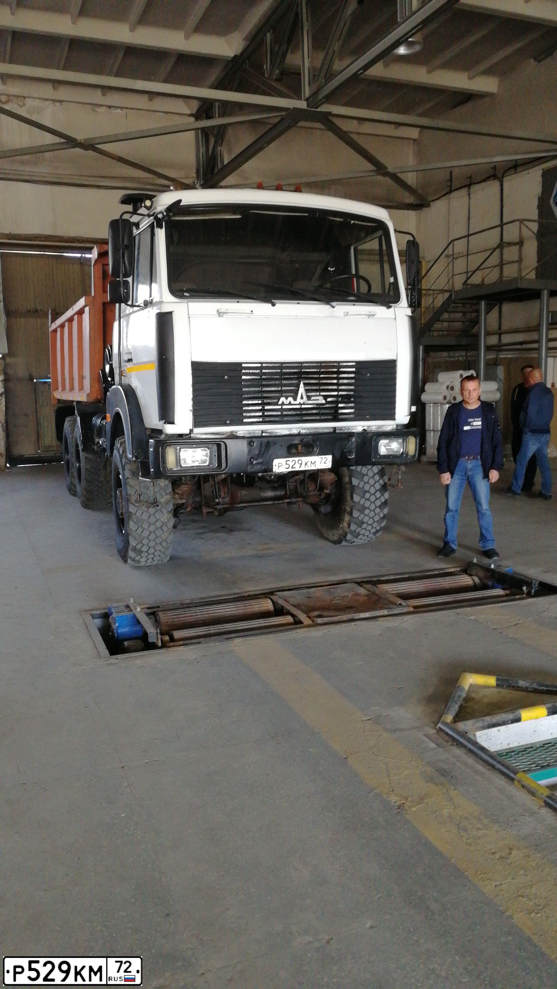 Фото автомобиля MAZ 6517 /6X6/, 2012 — госномер Р529КМ72. Цвет: Белый