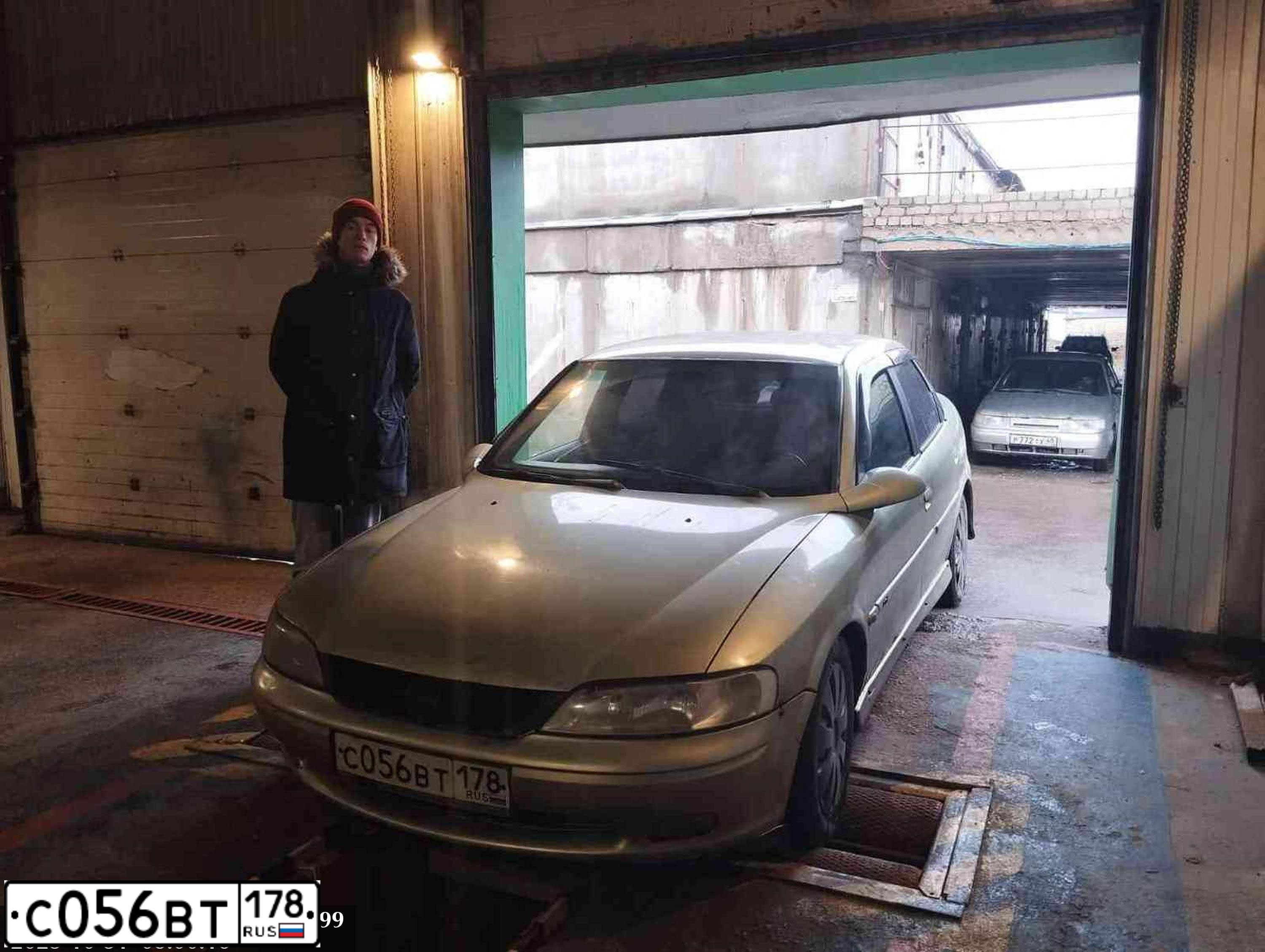 Фото автомобиля OPEL VECTRA, 1995 — госномер Т967ВВ180. Цвет: СВЕТЛО-ЗЕЛЕНЫЙ