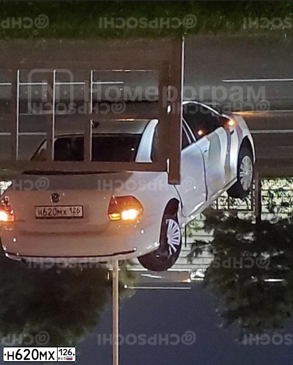 Фото автомобиля VOLKSWAGEN POLO, 2018 — госномер Н809ТА15. Цвет: Белый