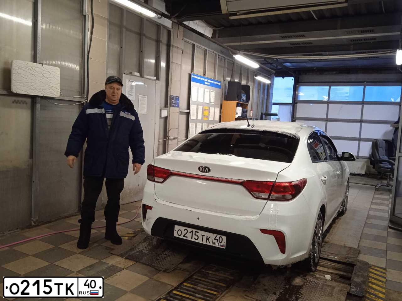 Фото автомобиля KIA RIO, 2020 — госномер Р398ВН32. Цвет: Белый