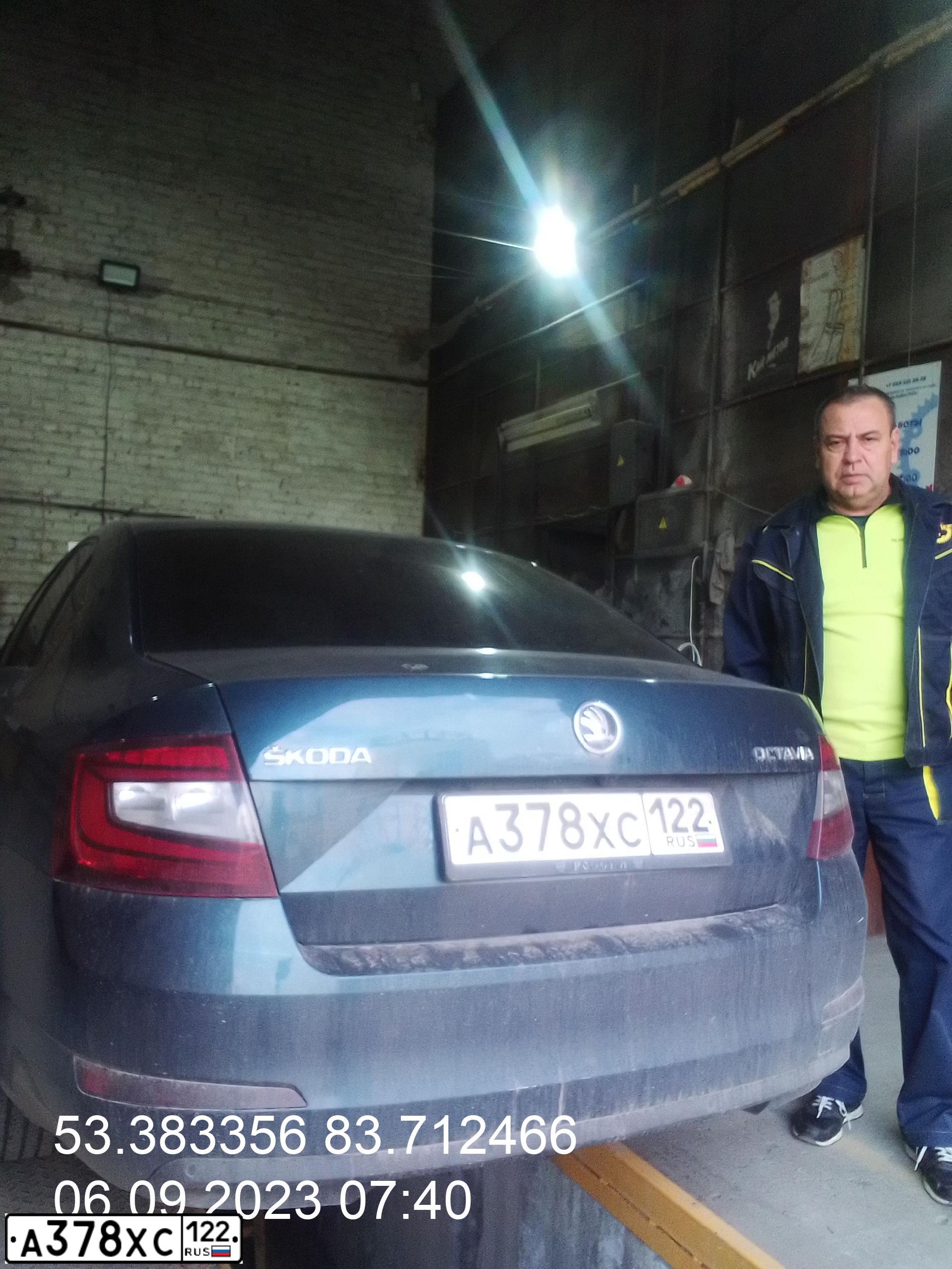 Фото автомобиля SKODA OCTAVIA, 2013 — госномер А378ХС122. Цвет: синий
