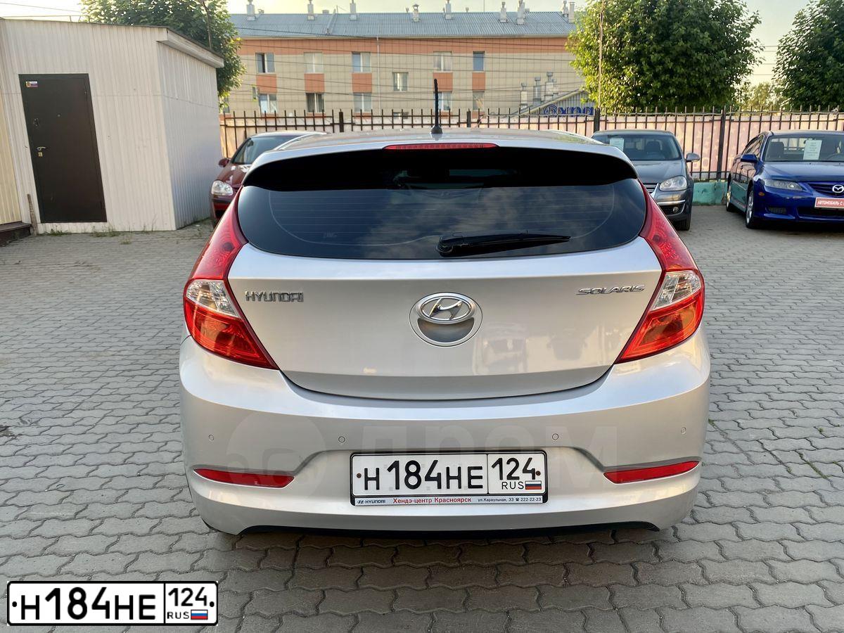 Фото автомобиля HYUNDAI SOLARIS, 2015 — госномер Н184НЕ124. Цвет: Серебристый