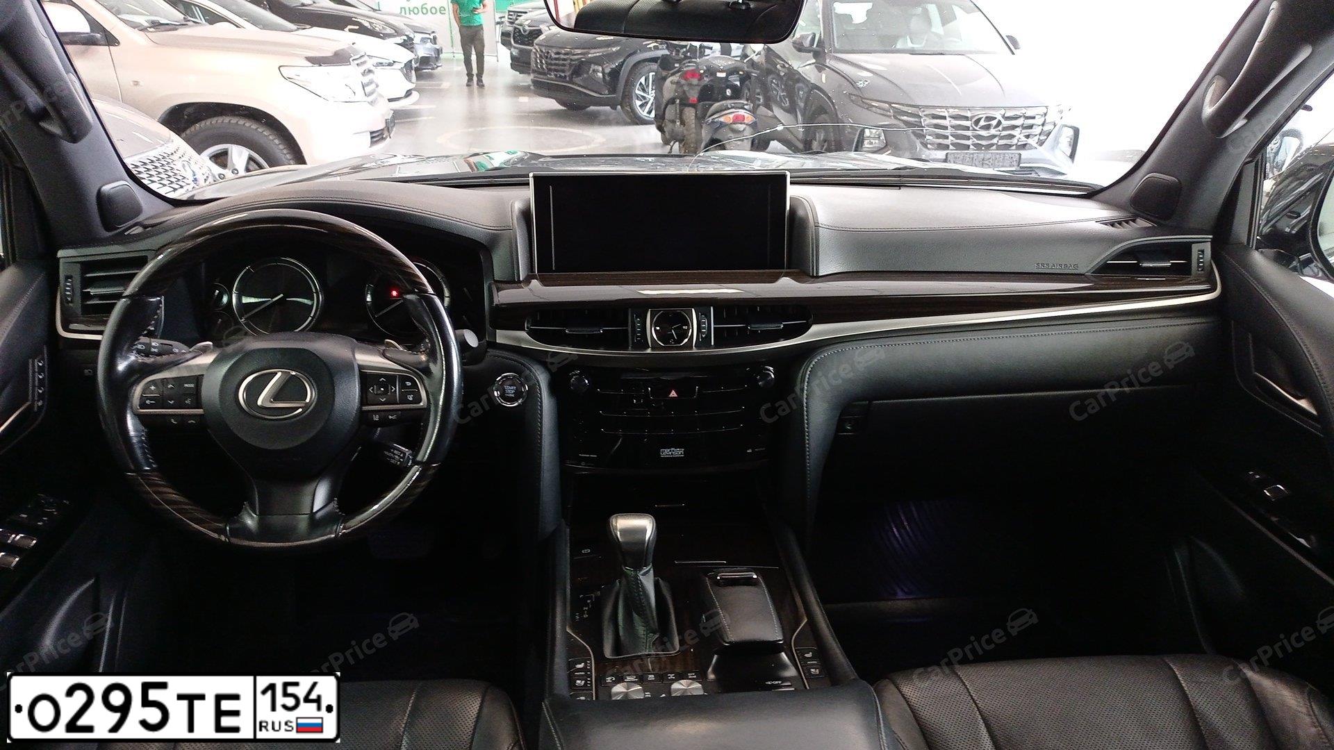 Фото автомобиля LEXUS LX450D, 2017 — госномер А424ТН124. Цвет: ЧЕРНЫЙ
