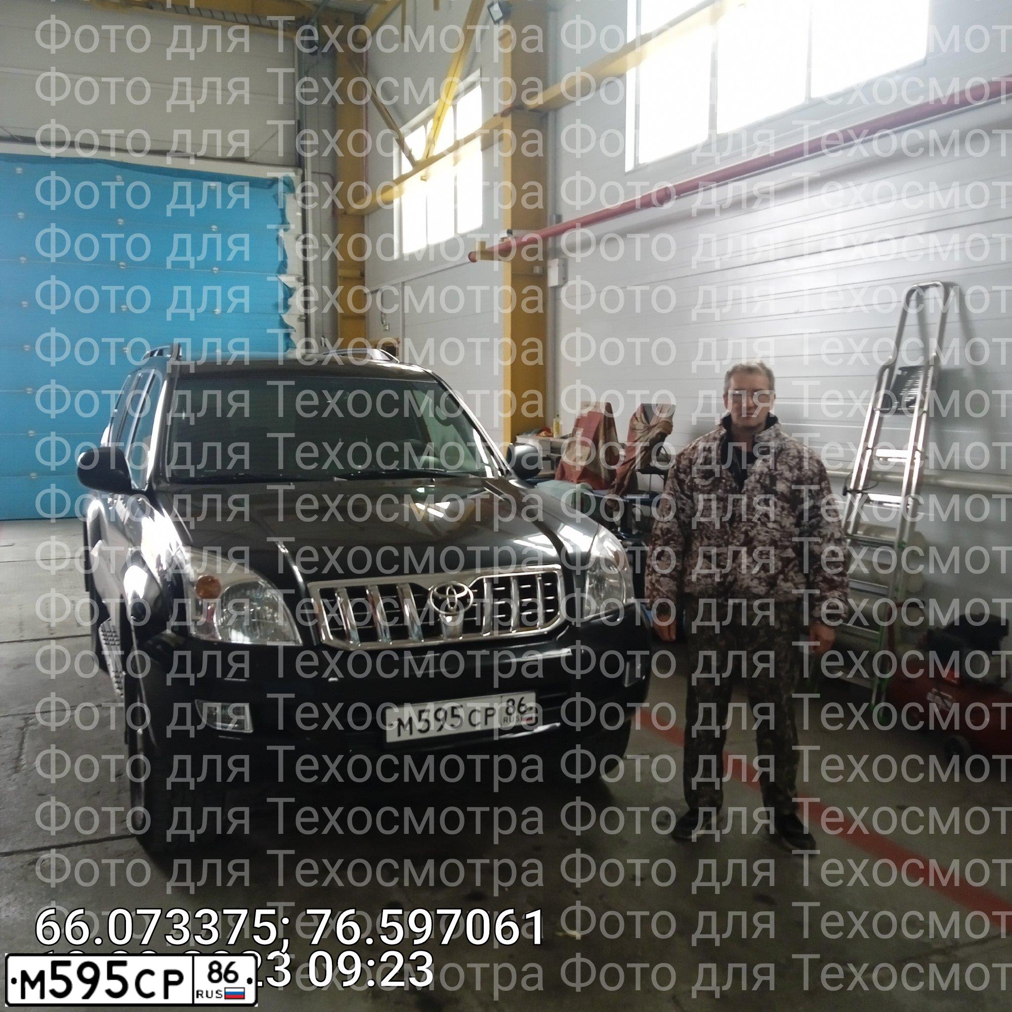Фото автомобиля TOYOTA LANDCRUISER, 2007 — госномер М595СР86. Цвет: ЧЕРНЫЙ