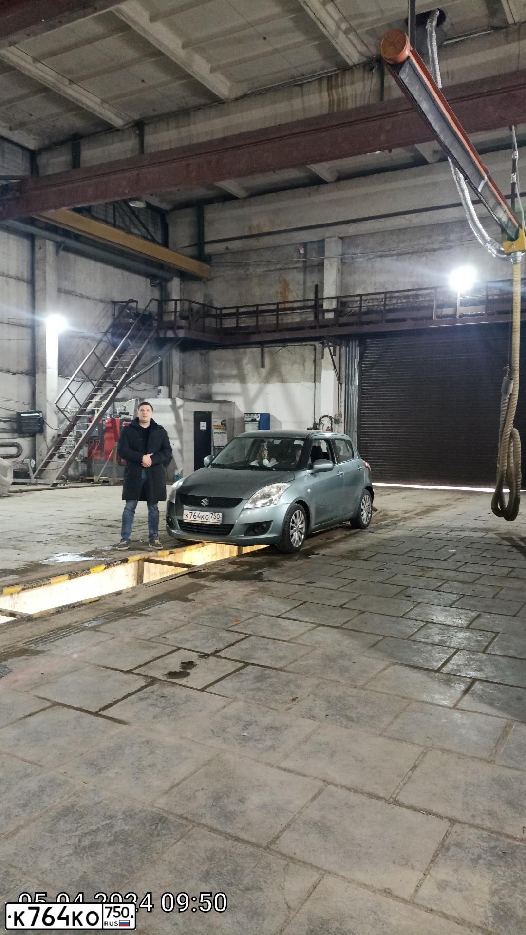 Фото автомобиля SUZUKI SWIFT, 2011 — госномер У317РВ797. Цвет: ЗЕЛЕНЫЙ