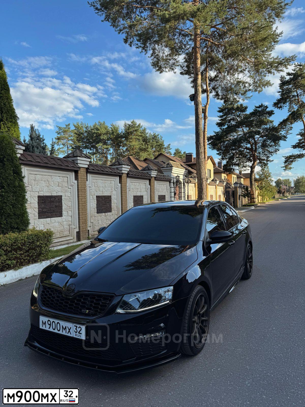 Фото автомобиля LADA 2112, 2006 — госномер М900МХ32. Цвет: ЗОЛОТИСТЫЙ ТЕМНО-ЗЕЛЕНЫЙ