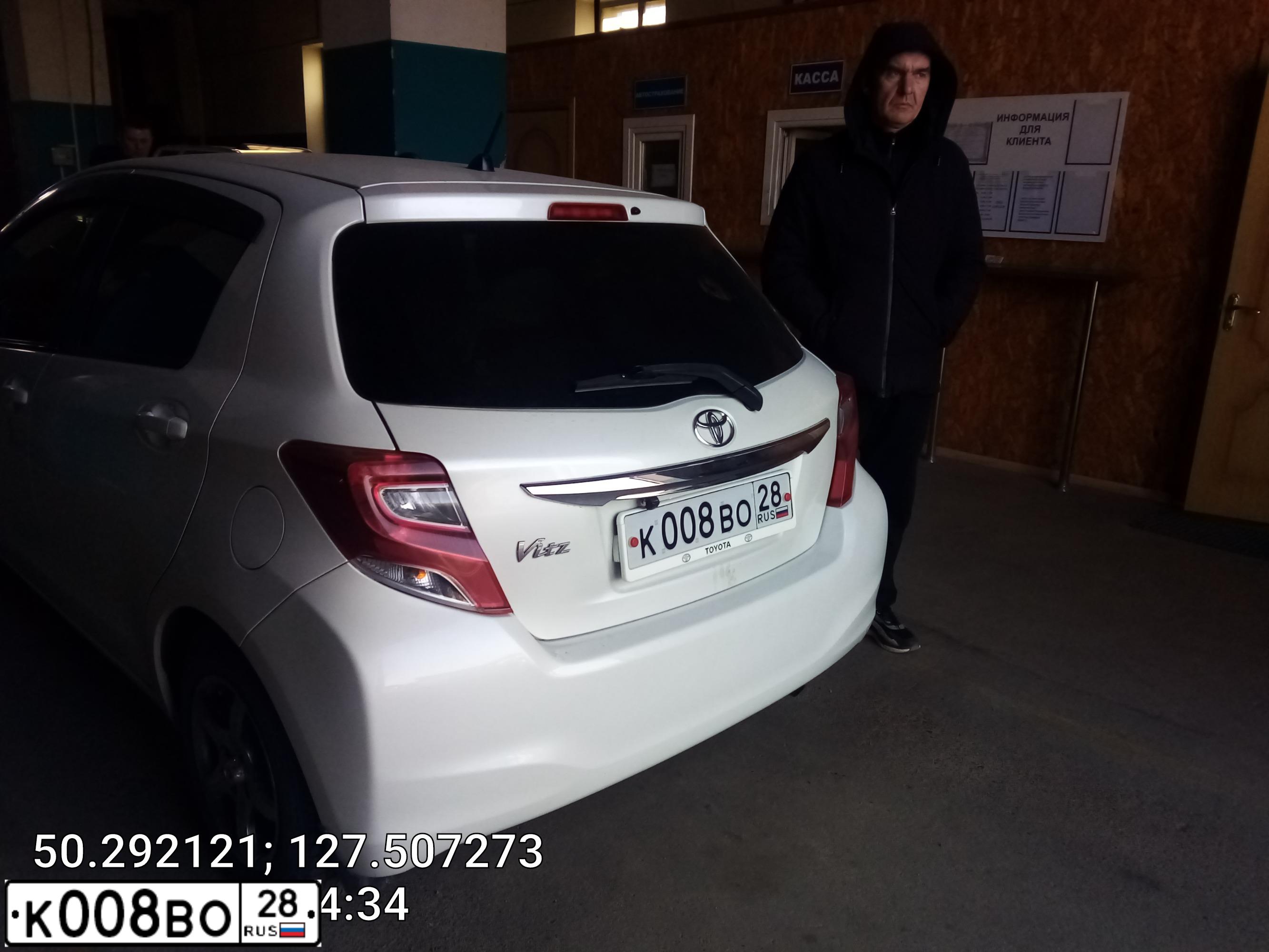 Фото автомобиля TOYOTA VITZ, 2015 — госномер К008ВО28