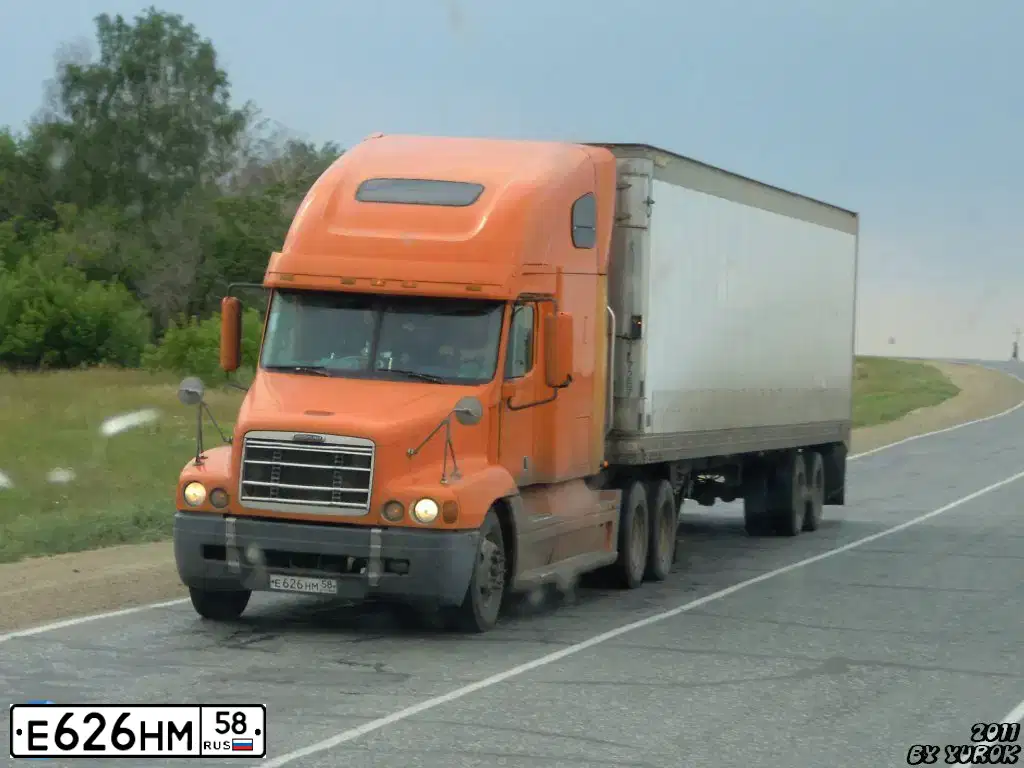 Фото автомобиля FREIGHTLINER FLC-SERIE, 1998 — госномер В545УМ763. Цвет: Оранжевый