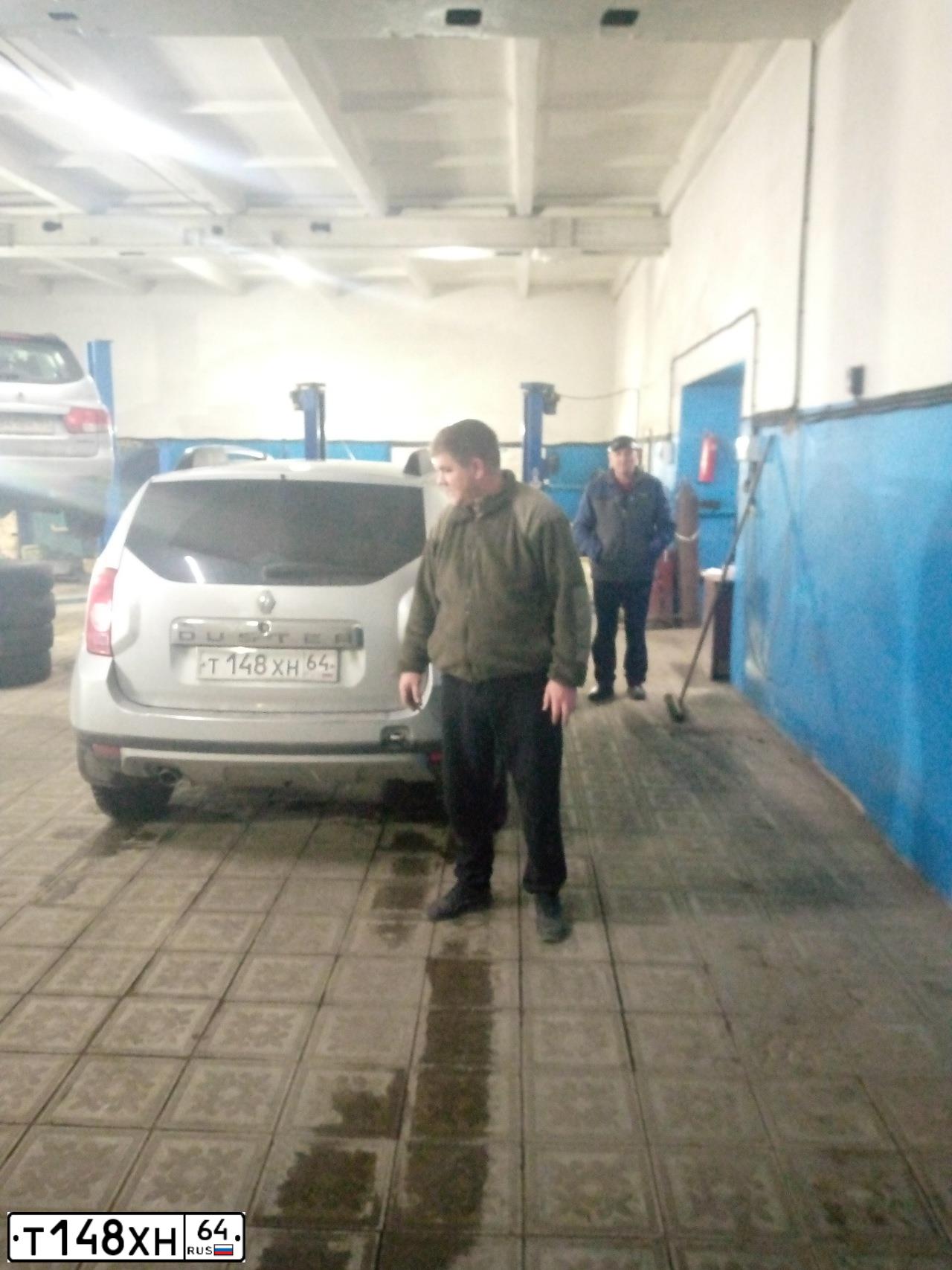 Фото автомобиля RENAULT DUSTER, 2014 — госномер Т148ХН64. Цвет: СВЕТЛО СЕРЫЙ