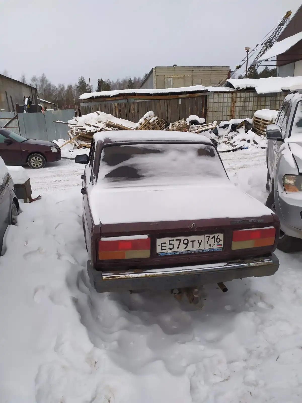 Фото автомобиля LADA 2107 LADA, 2006 — госномер Е579ТУ716. Цвет: ТЕМНО-ВИШНЕВЫЙ