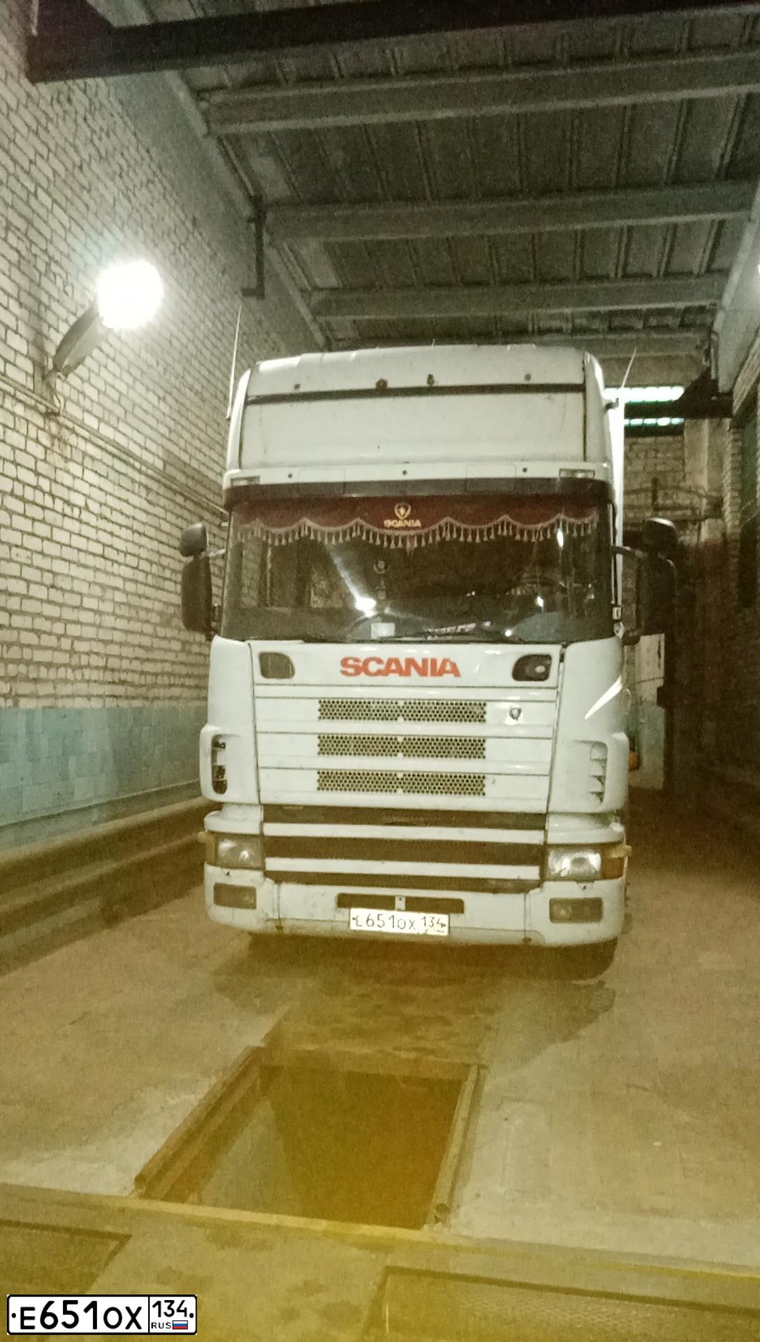 Фото автомобиля SCANIA SERIE R /4X2/, 2001 — госномер Е651ОХ134. Цвет: СИНИЙ