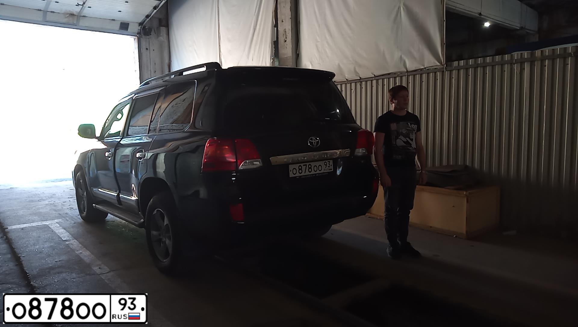 Фото автомобиля TOYOTA LANDCRUISER 200, 2012 — госномер О878ОО93. Цвет: ЧЕРНЫЙ