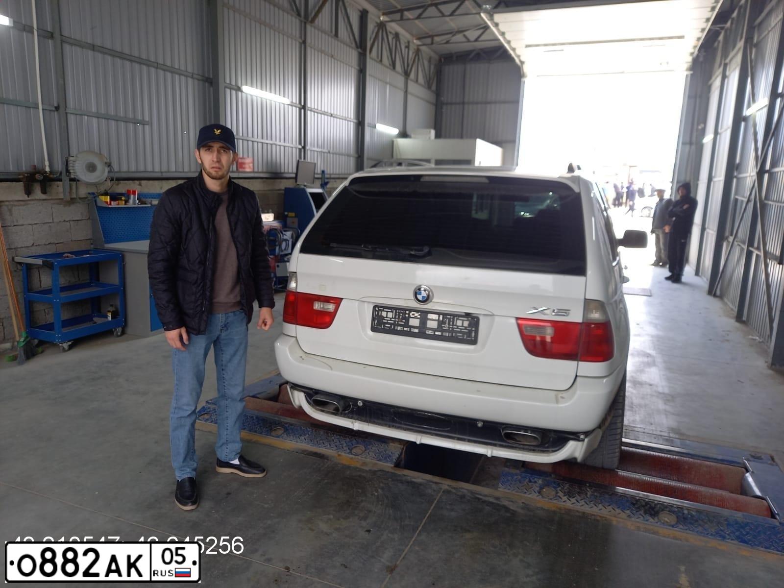 Фото автомобиля BMW X5, 2003 — госномер М221ЕУ35. Цвет: Белый