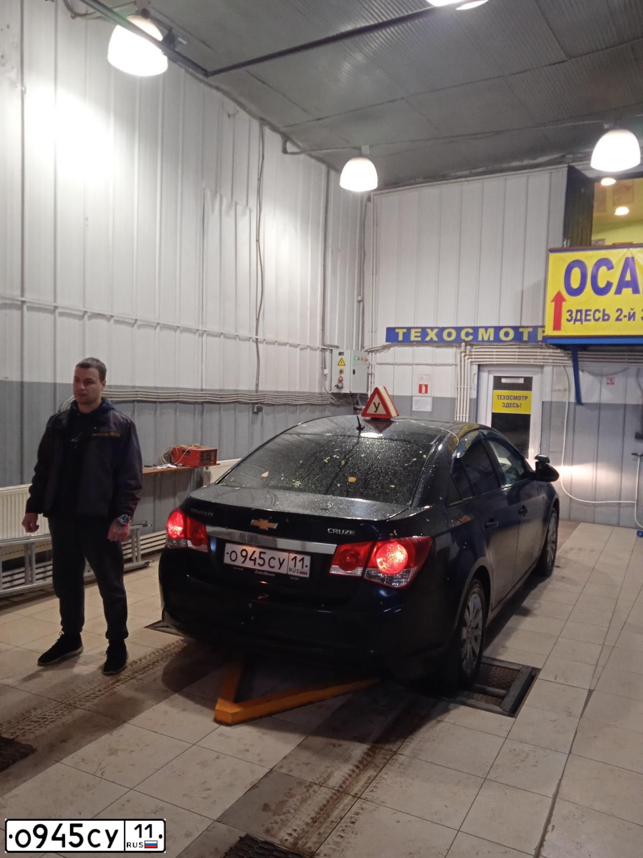 Фото автомобиля CHEVROLET CRUZE, 2013 — госномер О945СУ11. Цвет: ЧЕРНЫЙ МЕТАЛЛИК