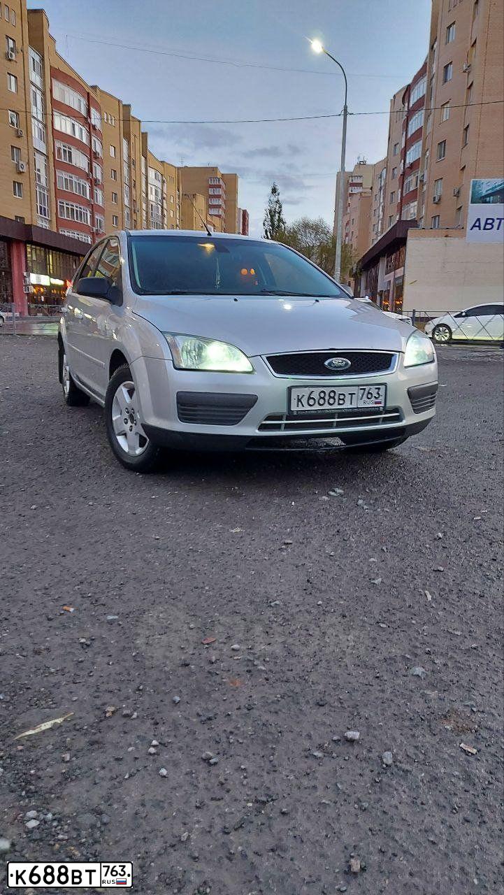 Фото автомобиля FORD FOCUS, 2006 — госномер К688ВТ763. Цвет: Серебристый