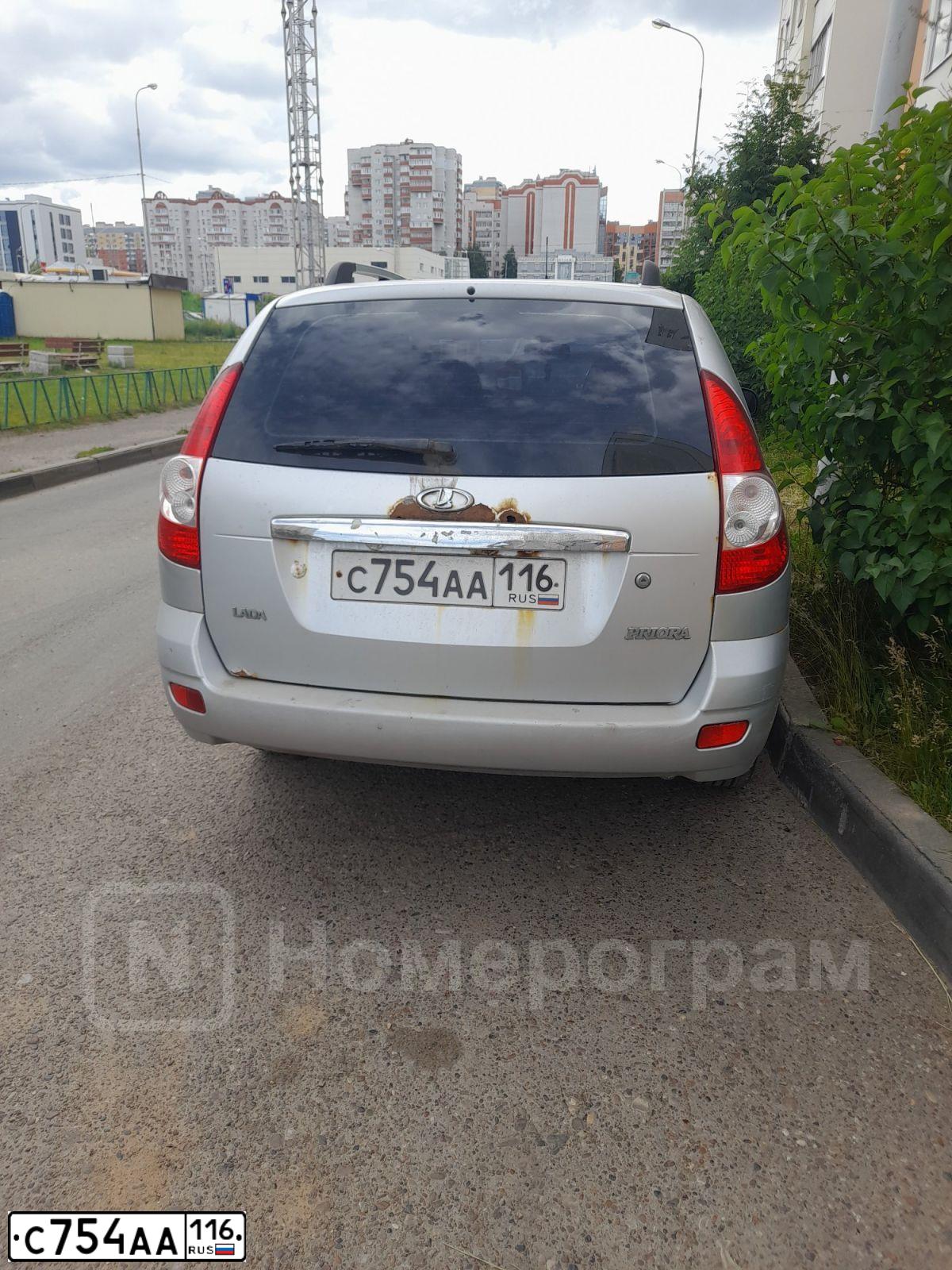 Фото автомобиля LADA 2171 PRIORA, 2010 — госномер С754АА116. Цвет: СВЕТЛО-СЕРЕБРИСТЫЙ МЕТАЛЛ