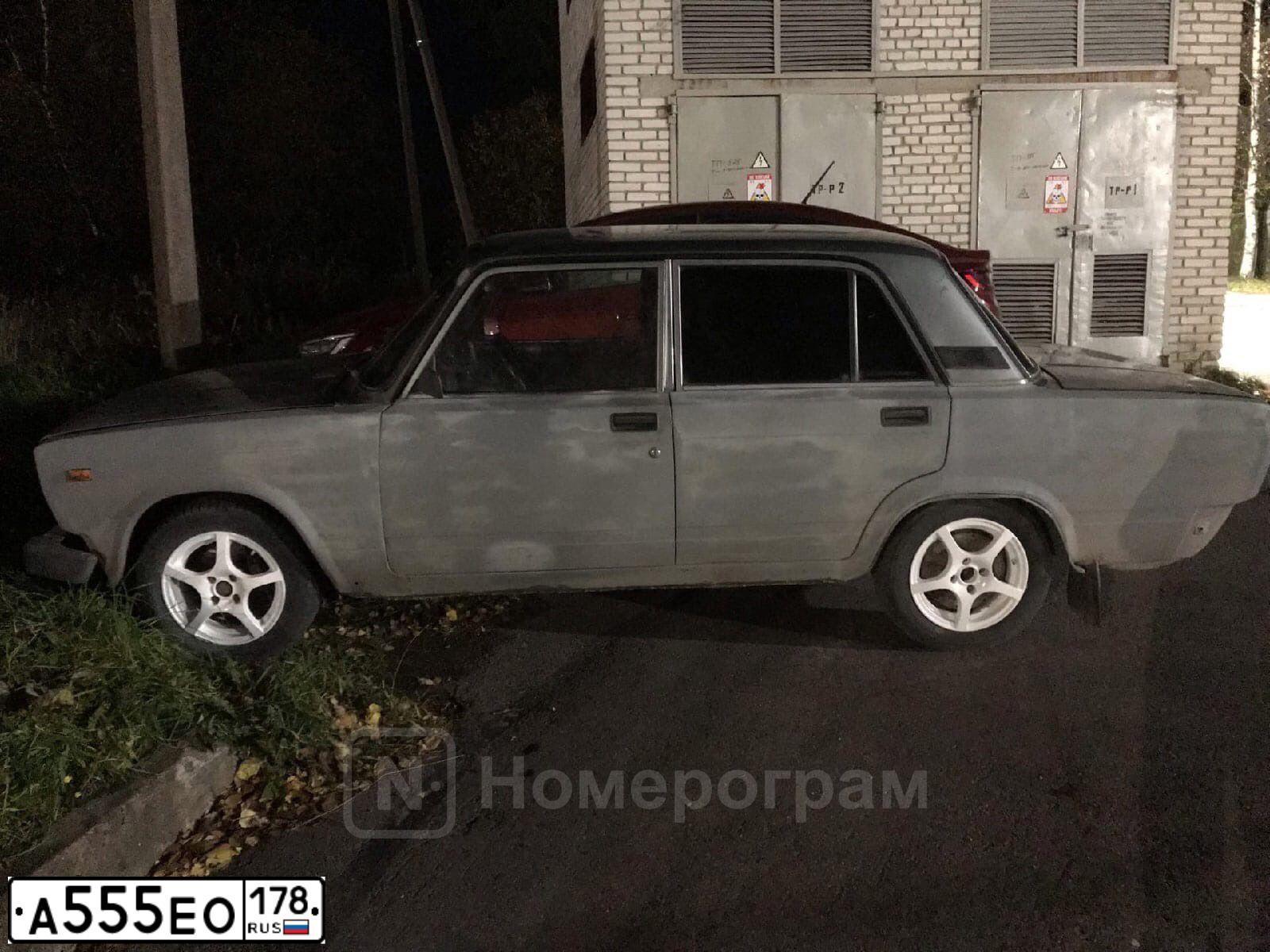Фото автомобиля LADA 2105, 2010 — госномер А555ЕО178. Цвет: СРЕДНИЙ СЕРО-ЗЕЛЕНЫЙ МЕТ.