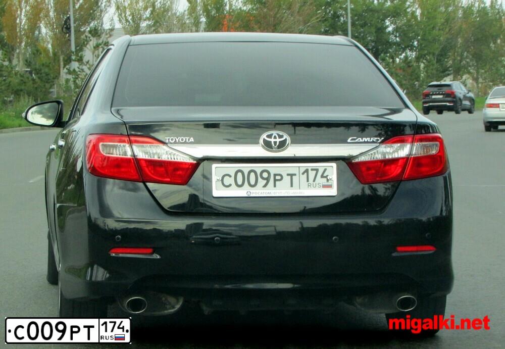 Фото автомобиля TOYOTA CAMRY, 2013 — госномер С009РТ174. Цвет: ЧЕРНЫЙ